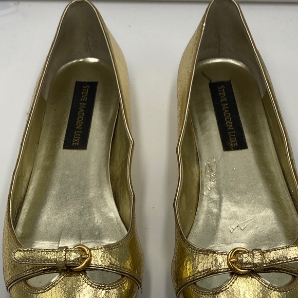 Used Crackled Gold Steve Madden Luxe Flats - Picture 9 of 15
